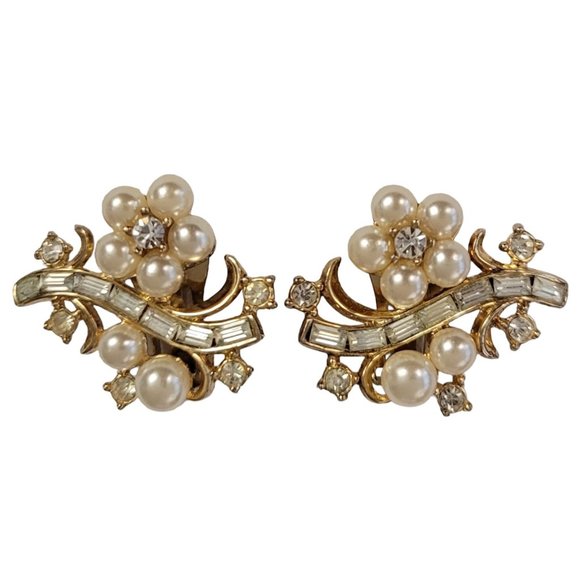 Trifari Vintage Gold Tone Faux Pearl Clear Baguette Rhinestone Clip Earrings E08 - Picture 1 of 12
